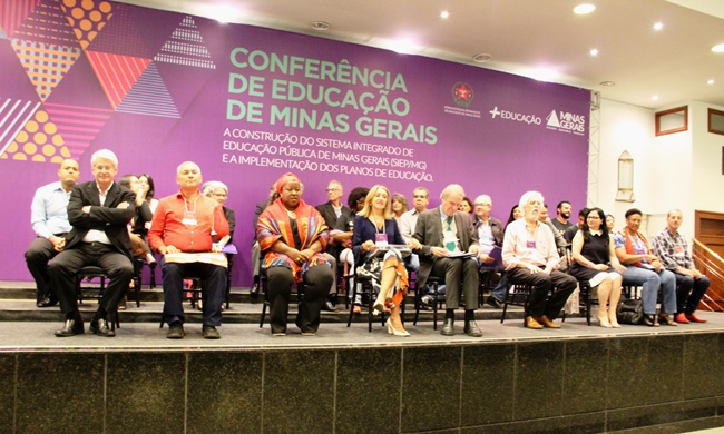 Cerimônia de abertura da CEEMG contou com presenças de representantes de diversas instituições e entidades ligadas à Educação em Minas Gerais. Foto: Franciele Xavier (SEE/MG)